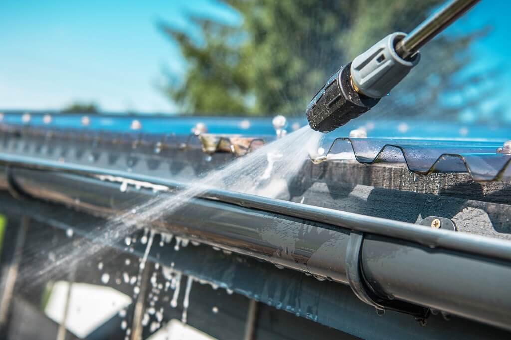Gutter cleaning and gutter repair services